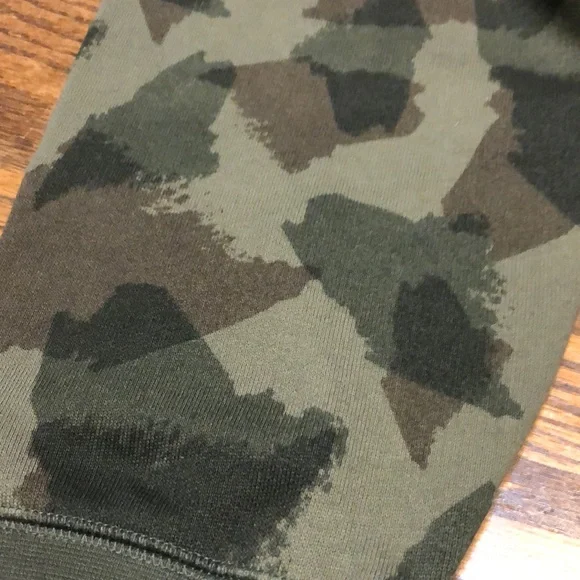 Rare! NWT L.L. Bean Todd Snyder Maine state-camouflage crew neck sweatshirt